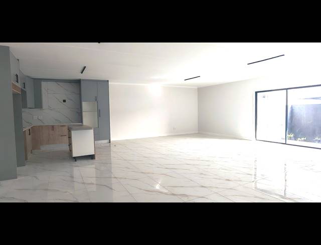 3 BEDROOM APARTMENT FOR SALE IN SANDOWN